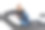 笑嘻嘻的长发年轻女子正坐在黑白相间的长沙发上图片下载