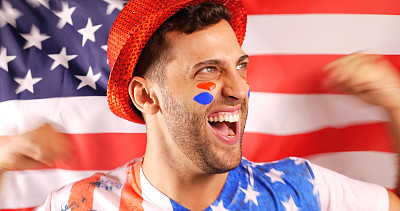 美国人用国旗庆祝图片下载