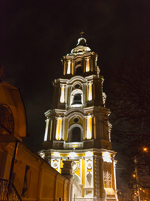切尔尼戈夫三一大教堂的夜景照片图片下载