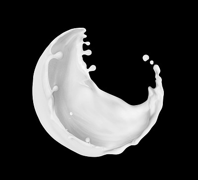 牛奶或奶油溅在黑色背景孤立素材图片