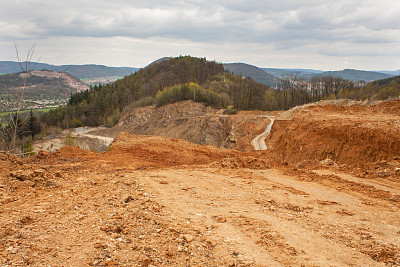 路在采石场。采石的观点图片下载