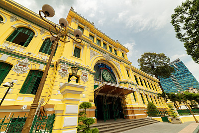 越南胡志明市西贡中央邮局入口图片下载