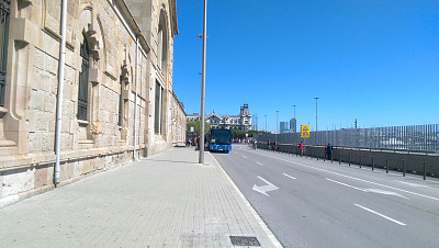 城市公交车站图片下载