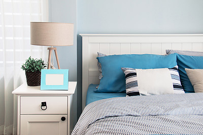 蓝色的卧室。图片下载