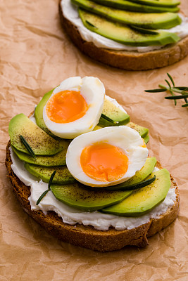 牛油果鸡蛋三明治图片下载
