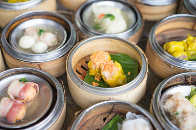 中国美味茶点，竹制容器。图片下载