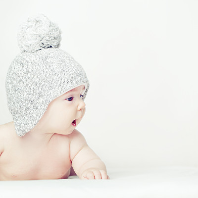 可爱好奇的宝宝，认识世界图片下载