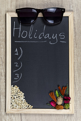 带木框的黑色黑板。图片下载