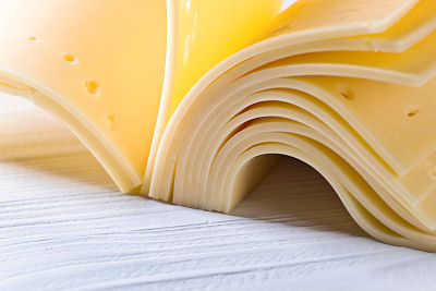 像书一样折叠的奶酪片图片下载