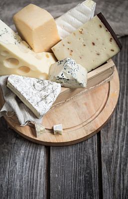 摆放美味的奶酪图片下载