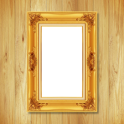 古董金框木墙;。白色木墙上的空画框。图片下载