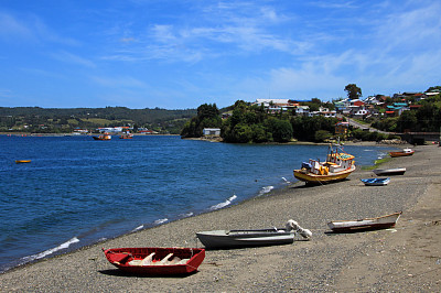 智利奇洛岛的旧木船图片下载