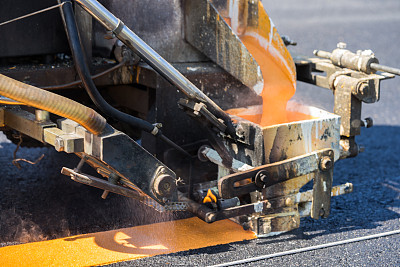 热塑性道路标线漆又称热熔标线漆，是粉末涂料的一种图片下载