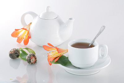 白色背景上的中国花茶图片下载