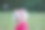 蹒跚学步的小女孩伸手去拿肥皂泡图片下载
