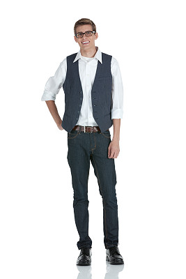 一个快乐的人站着的肖像图片下载