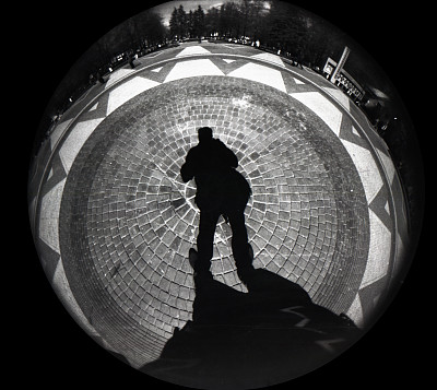 广场上摄影师的影子。图片下载