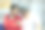 亚洲年轻男女夫妇希望在旅游目的地使用智能手机图片下载