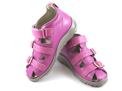 白色背景上的粉色鞋子图片下载