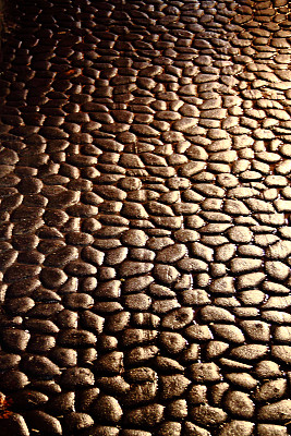 鹅卵石在晚上图片下载