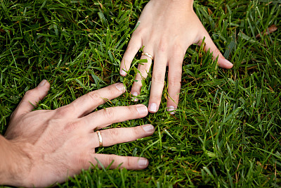 一对夫妇的手图片下载