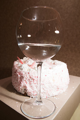 精致的粉白蛋糕图片下载