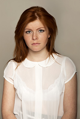 无辜的小女孩图片下载