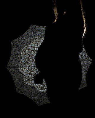 带阳伞的孕妇图片下载