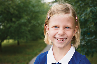 美丽女学生的肖像图片下载