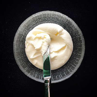 奶油芝士糖霜用刀准备好涂抹图片下载