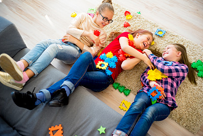 三姐妹一起玩图片下载