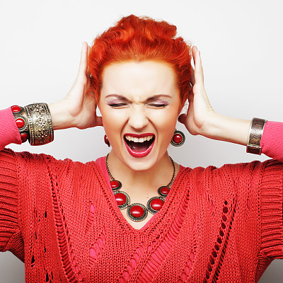 漂亮的年轻女人。图片下载