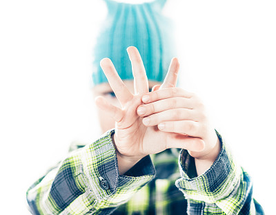 孩子表现出的手指图片下载