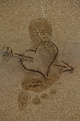 沙滩上的脚印图片下载