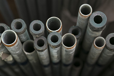 系列不同尺寸的金属管道图片下载