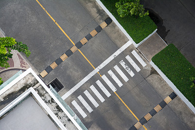 人行横道、沥青顶视图图片下载