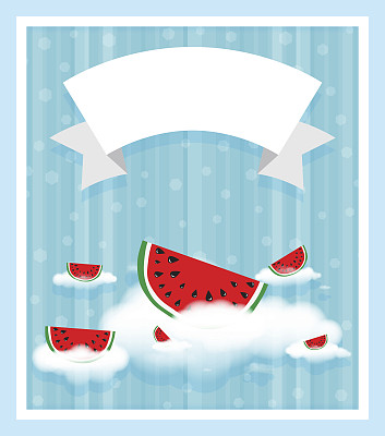 多汁的西瓜片在白云的背景上垂直条纹的蓝色，散焦。白色横幅丝带文本。Hello Summer的概念。水果抽象背景，矢量插图图片下载