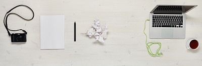 设计师办公桌概念俯视图图片下载