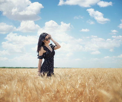 赛场上的女孩。人的观念和观念美图片下载