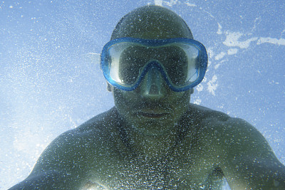 带着水肺自拍图片下载