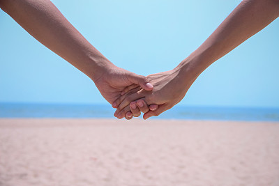 牵着我的手一起走图片下载