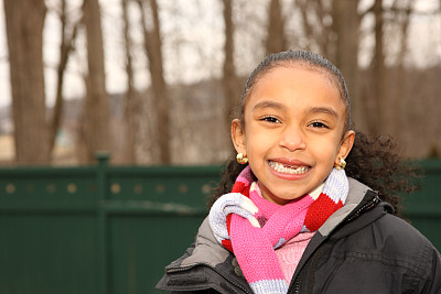 快乐的小女孩图片下载