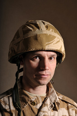 一个英国沙漠士兵的肖像图片下载