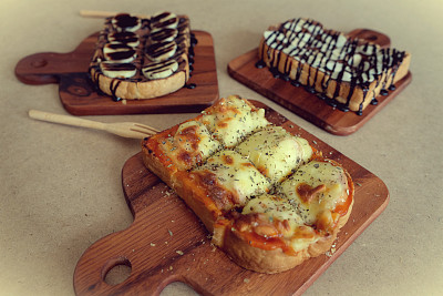 早餐吐司、披萨吐司、香蕉巧克力吐司、巧克力花生吐司图片下载