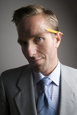 耳后铅笔人像图片下载