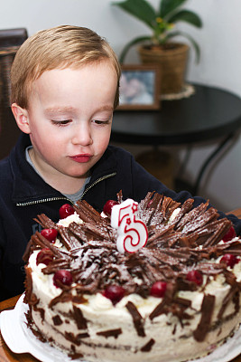 三岁生日的蛋糕图片下载