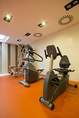 重量训练设备图片下载