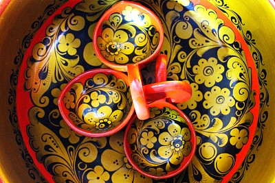 俄罗斯木碗，三个勺子图片下载