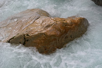 巴伐利亚的山间河流图片下载