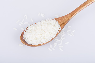 木勺里的米饭。图片下载